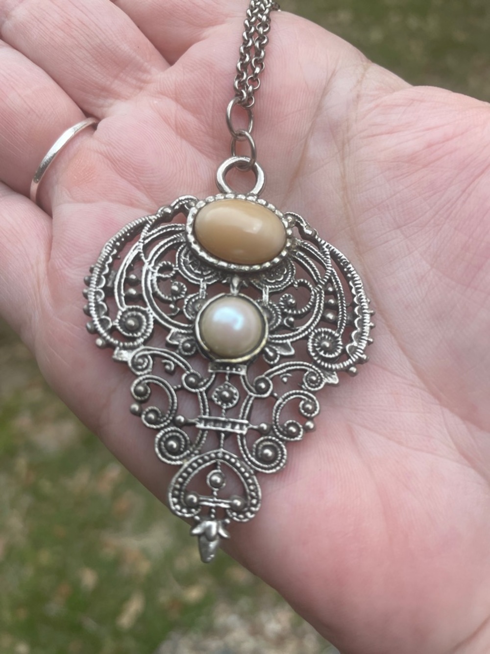 Vintage Silver Tone Filigree Pendant Necklace EUC